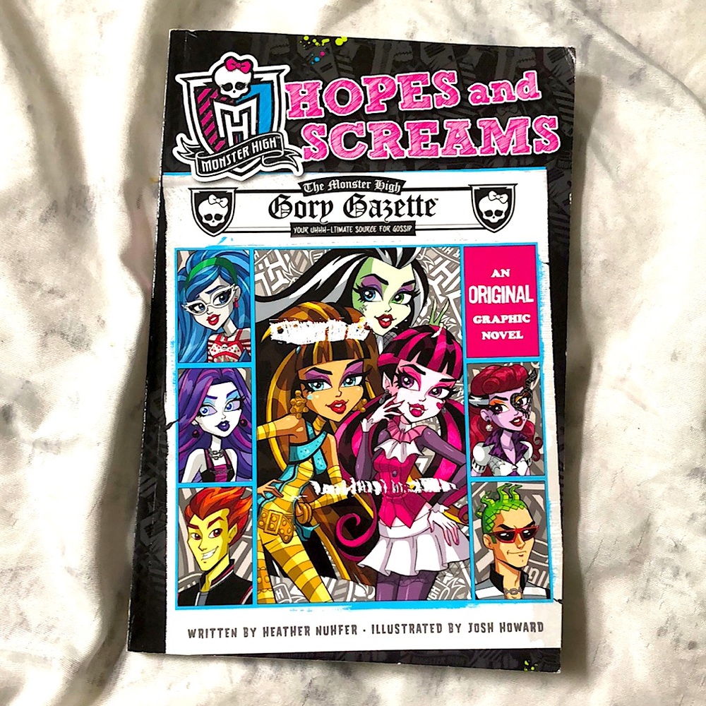 Monster High: Hopes and Screams Gory Gazette Graphic Novel
